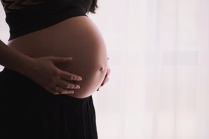 https://www.thepregnancycentre.com.au/getattachment/3dace890-8cd5-4c59-9c89-112223afc200/Helpful-Sleep-Accessories-for-Pregnant-Women.aspx?maxsidesize=300